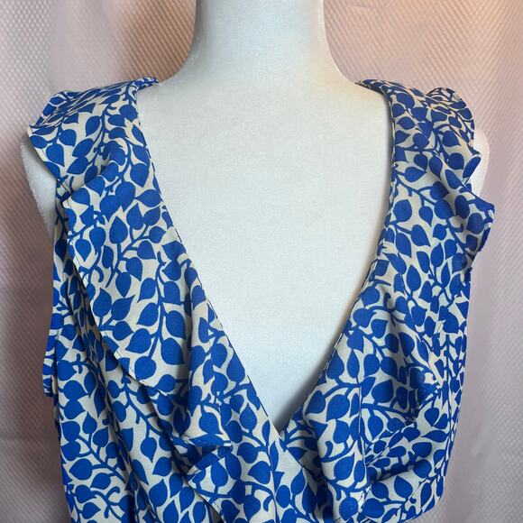 Max Studio Blue and White Ruffle Sleeveless Top Size Large (L462) - Picture 3 of 7
